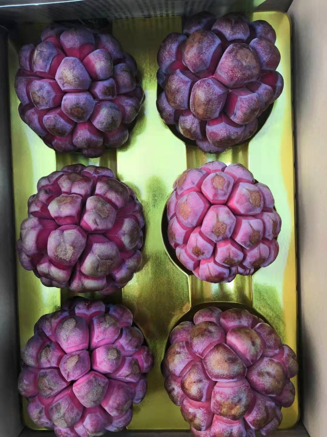 药食两用水果黑老虎，果型奇特，果肉香甜。