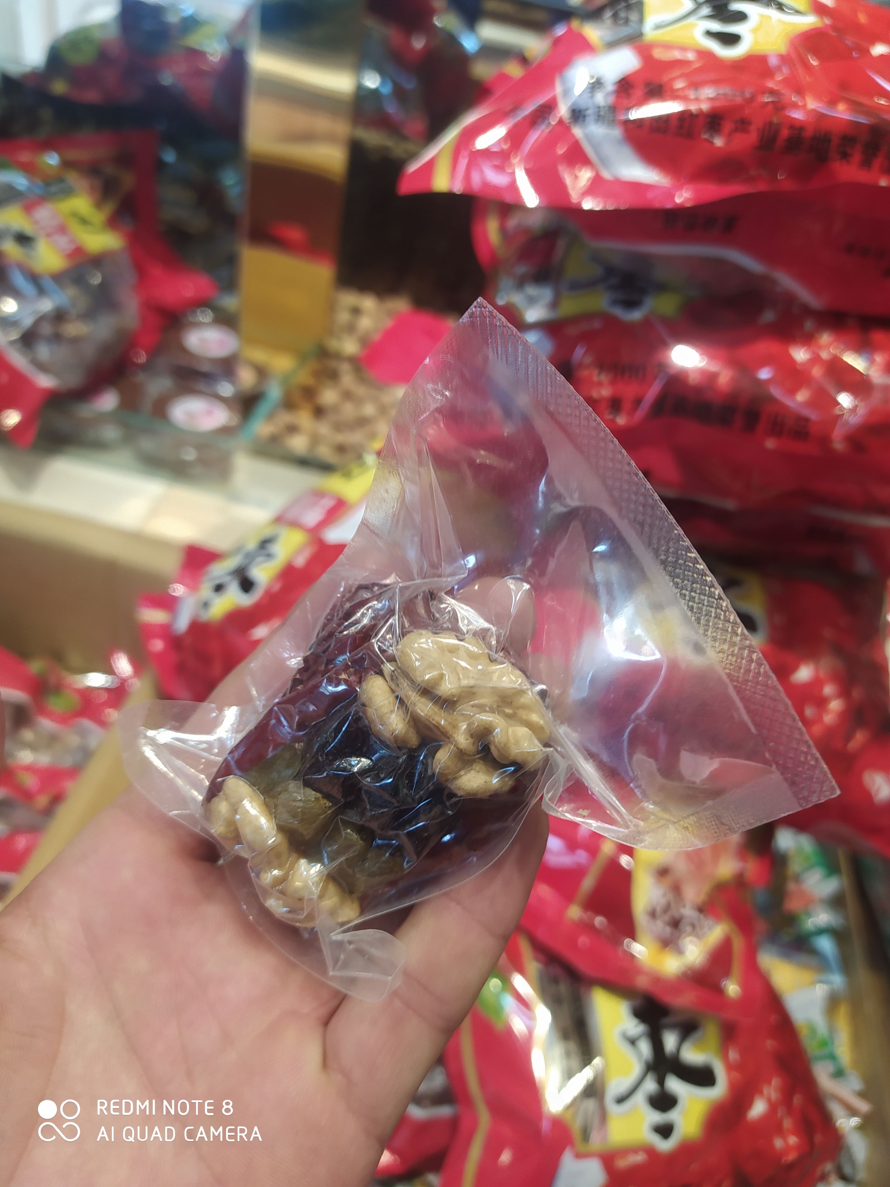 枣夹核桃，各种的都有，自己加工的，按你们的要求来做