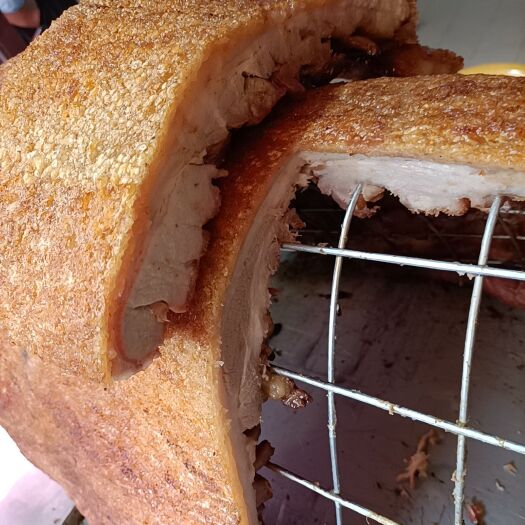 东莞市整头猪  正宗的广式烧腊，招牌烧肉，又脆又香，回味无穷