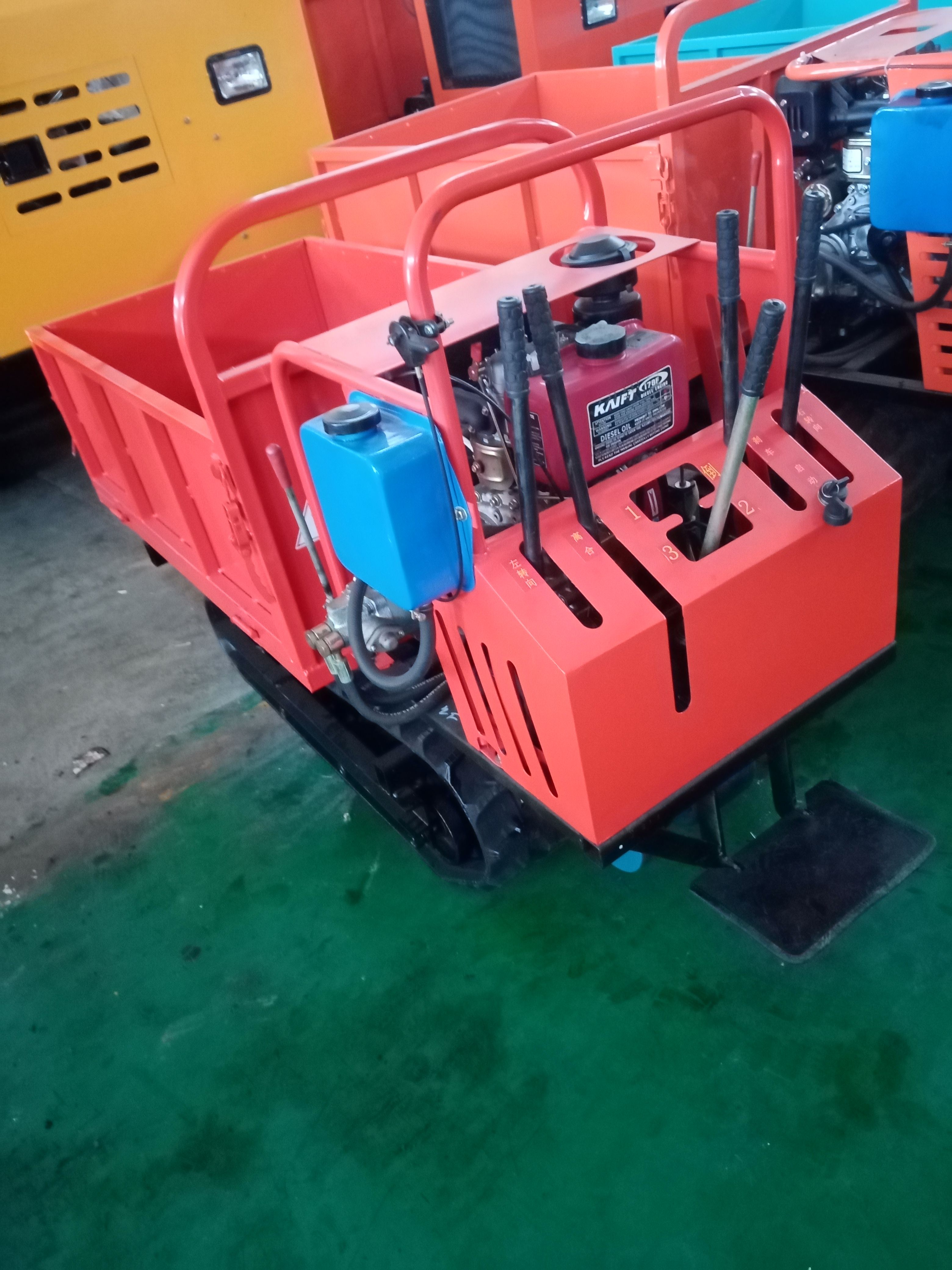 农用自卸式履带运输车 爬山虎运输车 果园山地运输车