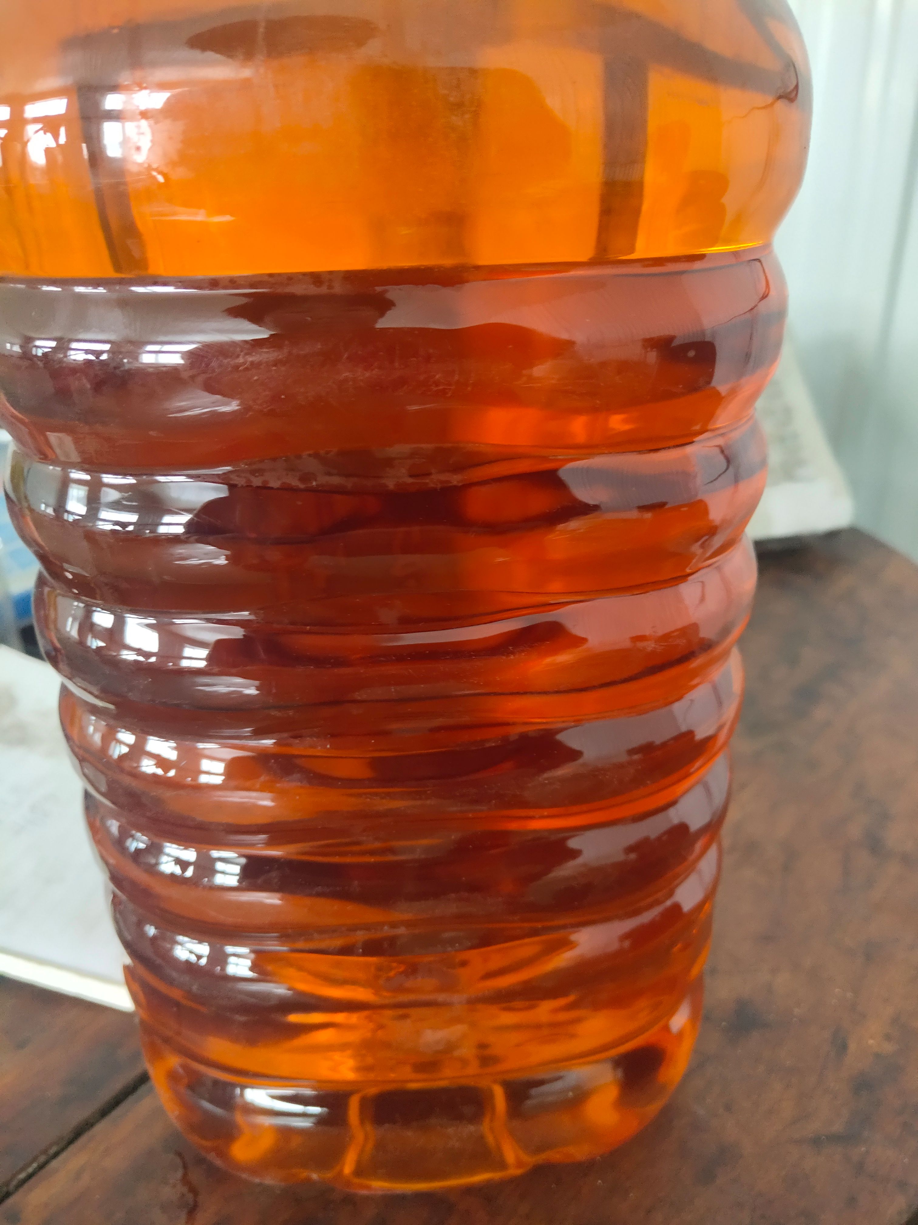 黑豆油 自家压榨笨榨豆油，原料来源于附近村屯农户属非转基因大
