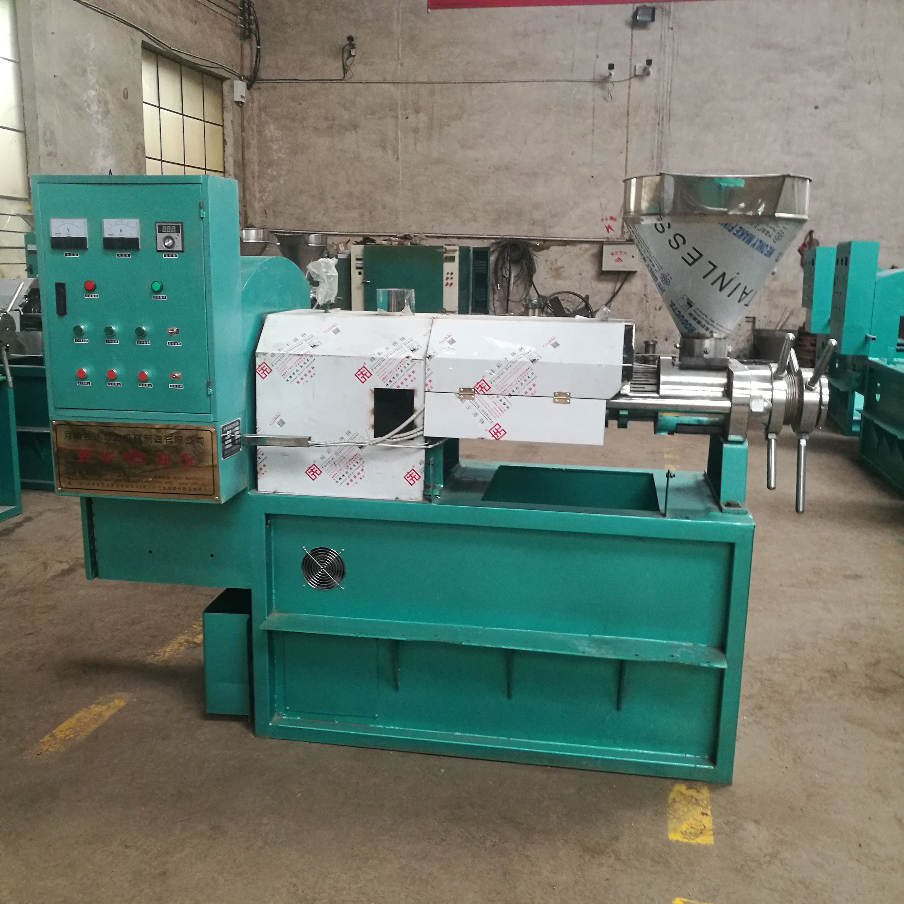 榨油机，山茶籽榨油机，菜籽榨油机，食用油加工设备