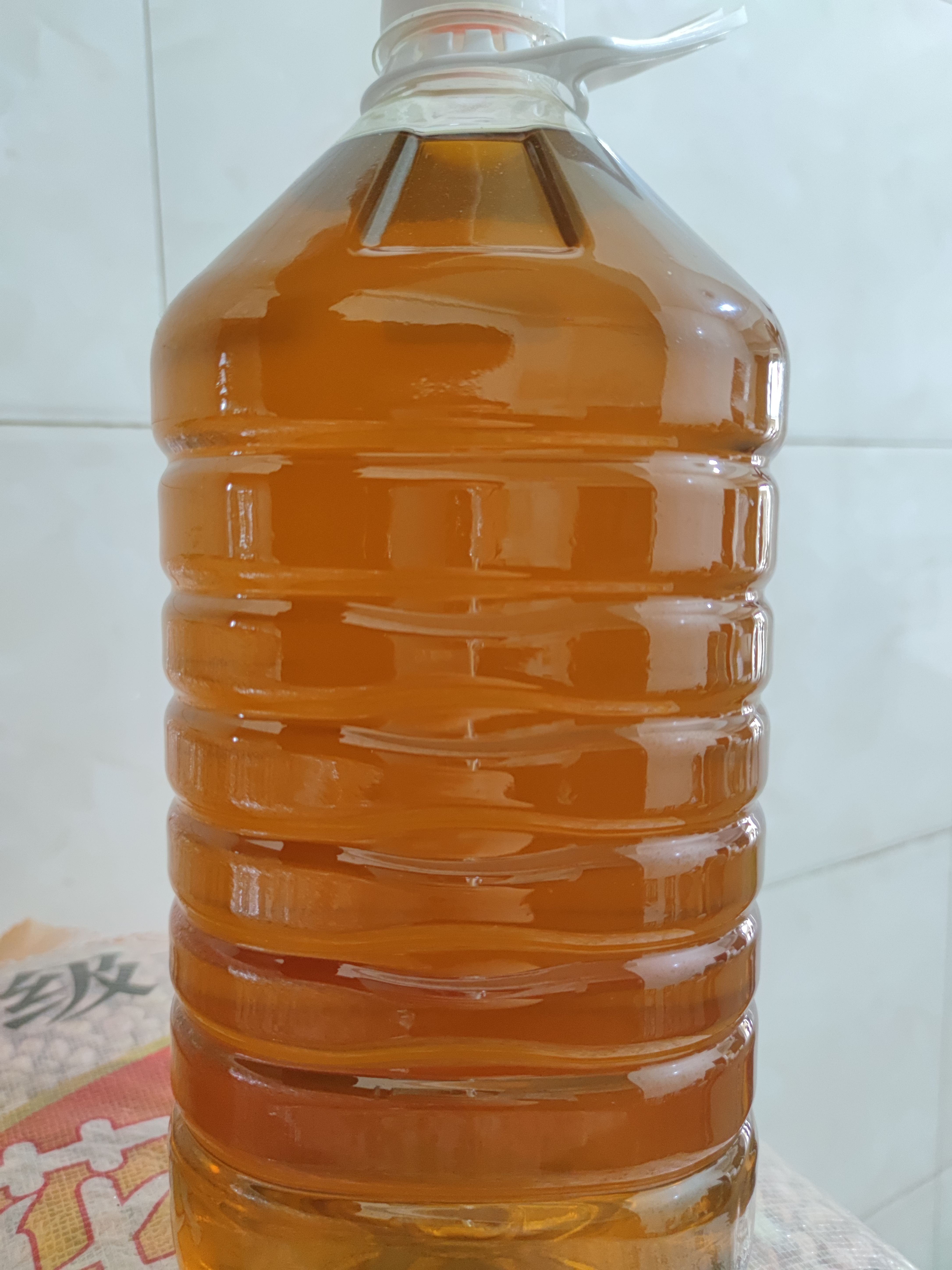 农家压榨花生油，物理压榨保留头道原香