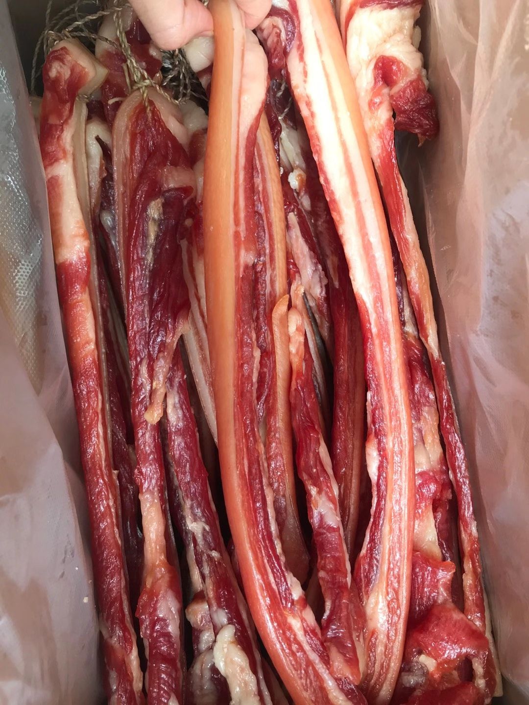 自然生晒腊肉，父辈传统腊肉腊肠，50斤以上包运费。
