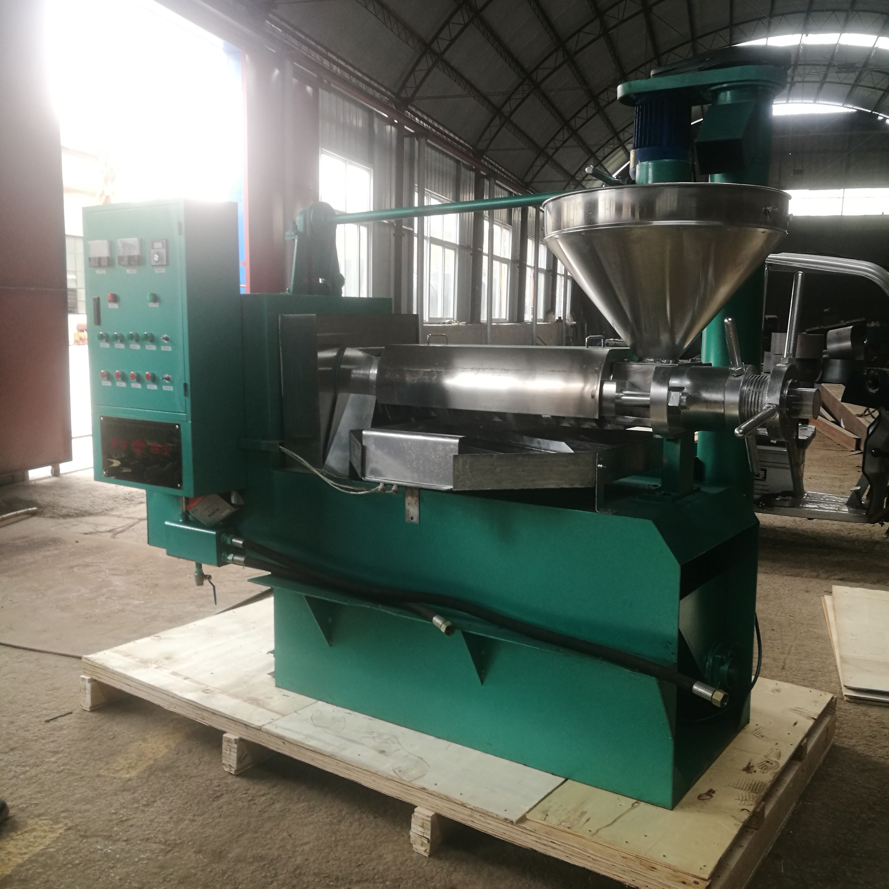 厂家直销榨油机，花生大豆榨油机，出油率高不冒渣！