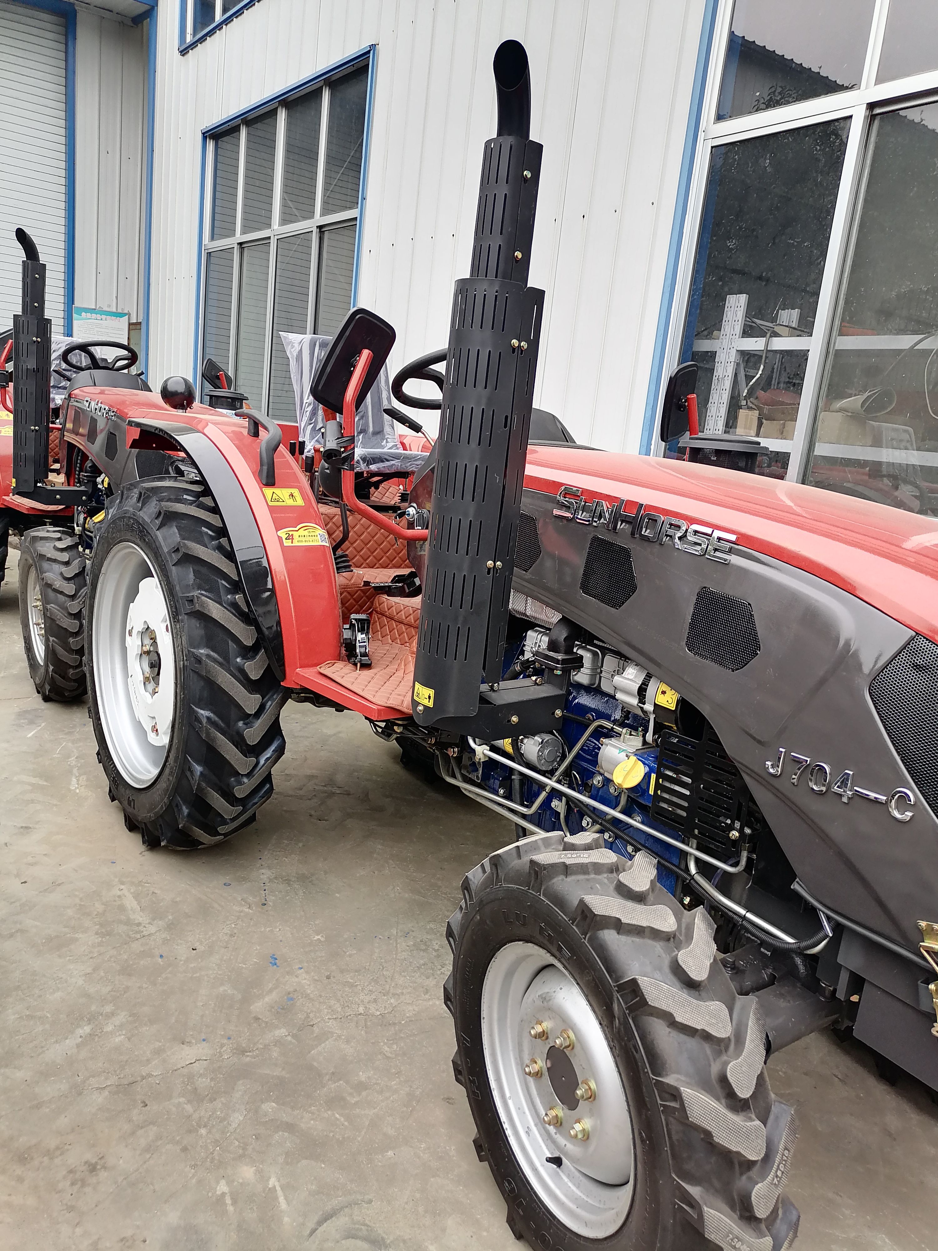 轮式拖拉机  盛禾704雷沃704装配体系11.2—28大轮胎配置