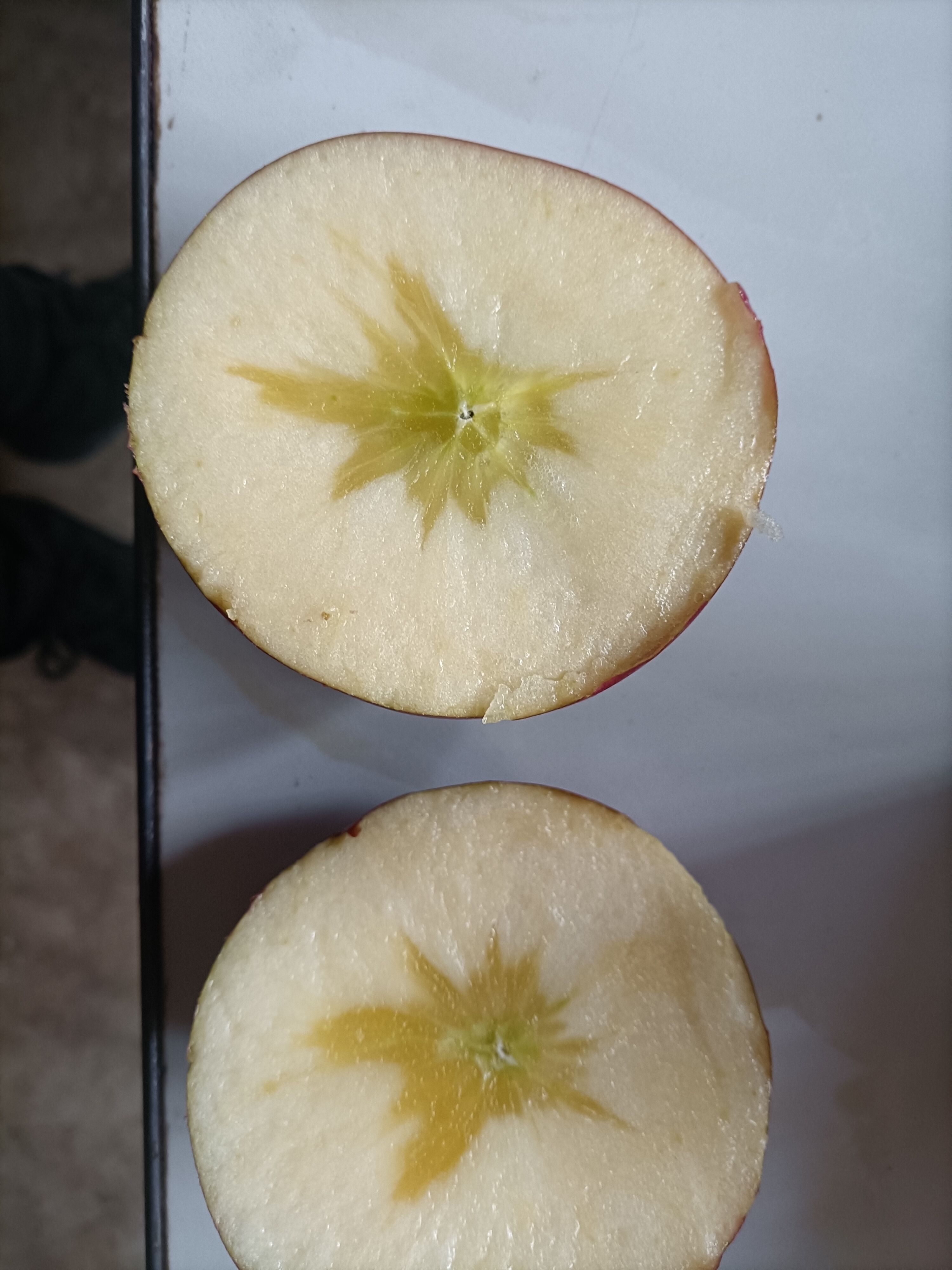 红富士苹果  昭通糖心苹果，自家种植，小果40，中果50大果