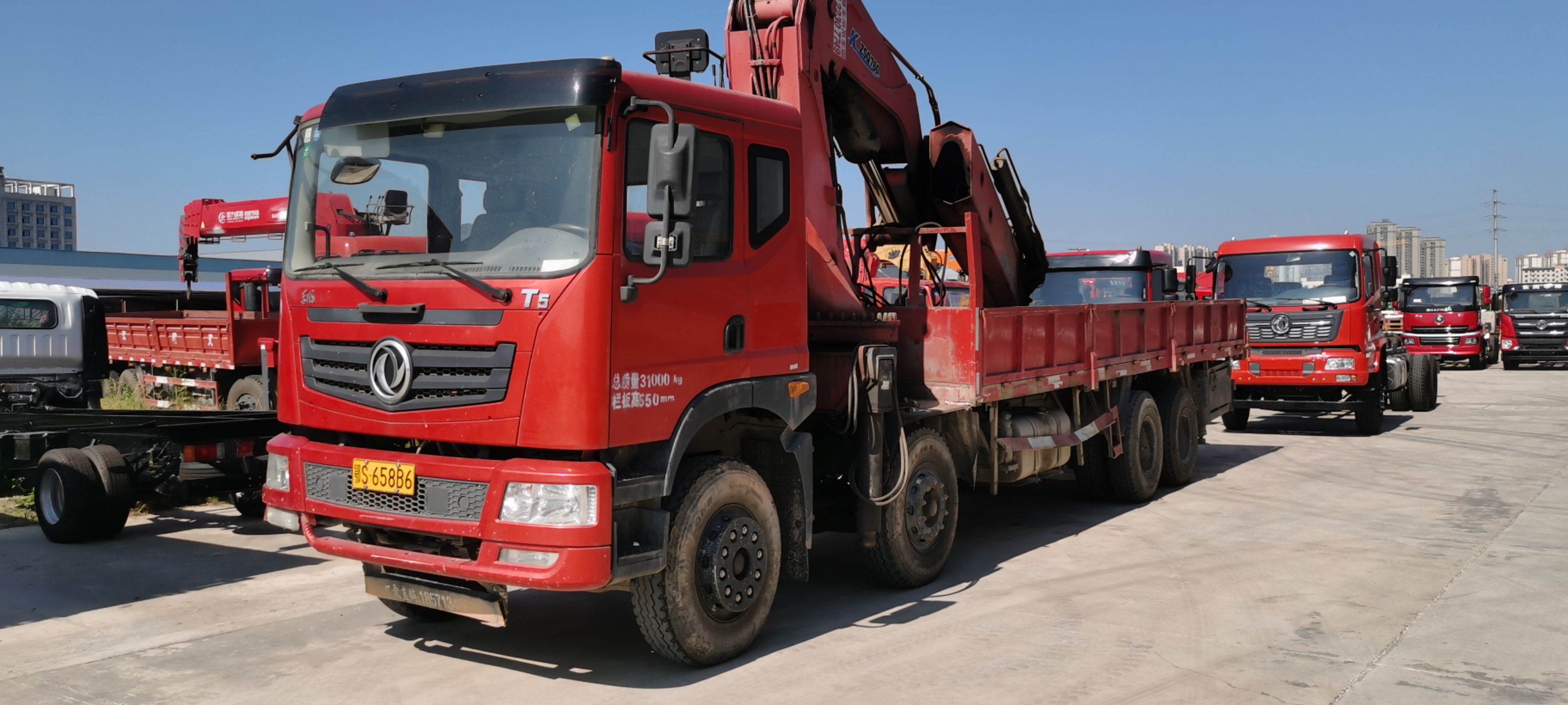 吊车 19年5月份上牌，东风T5前四后八，玉柴270马力