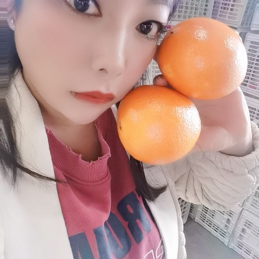 秭归县长虹脐橙，个头大，颜色火红，口感甜，皮毛好