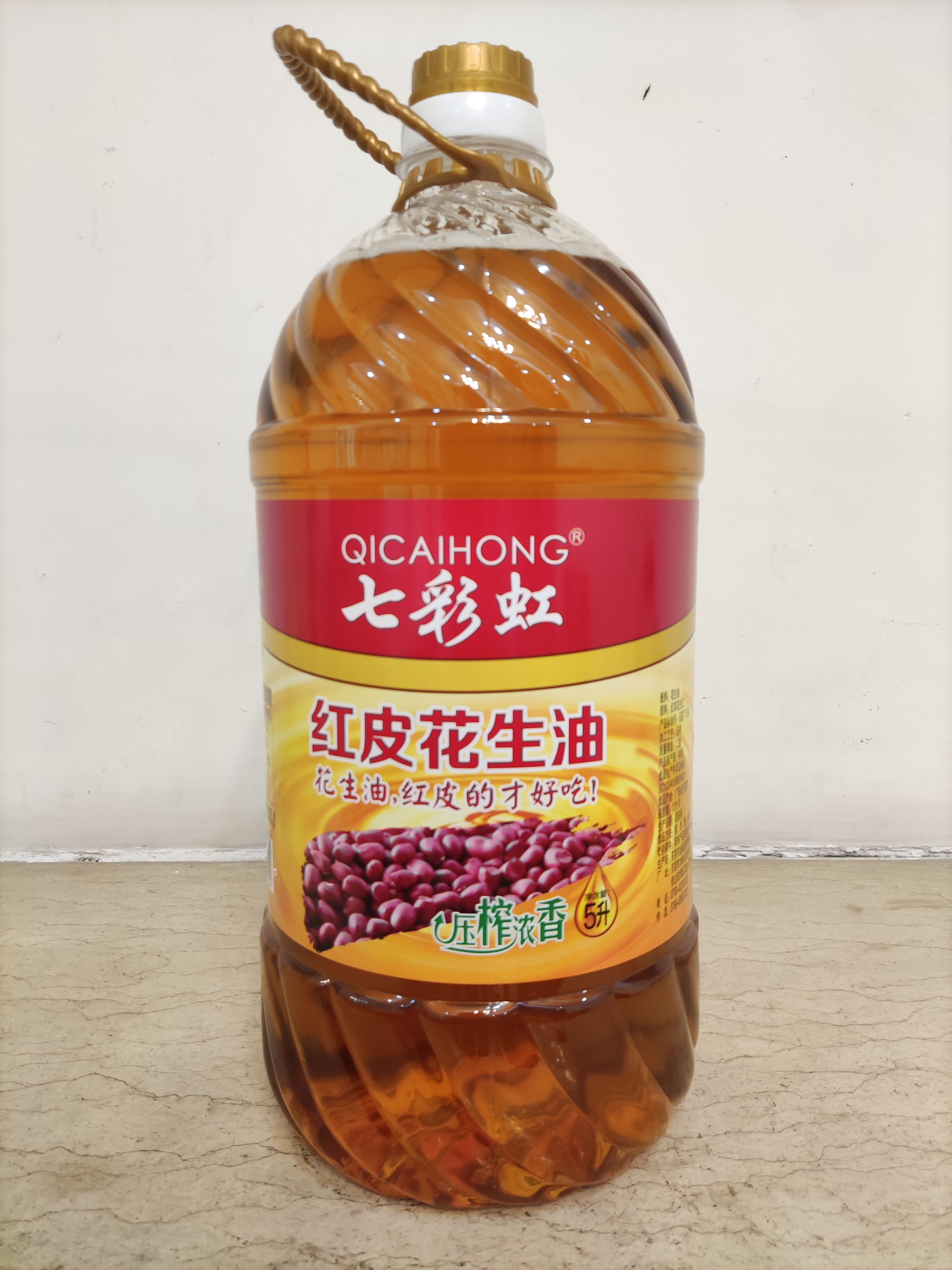 花生油  采用优质的红皮花生米，俗称四粒红，