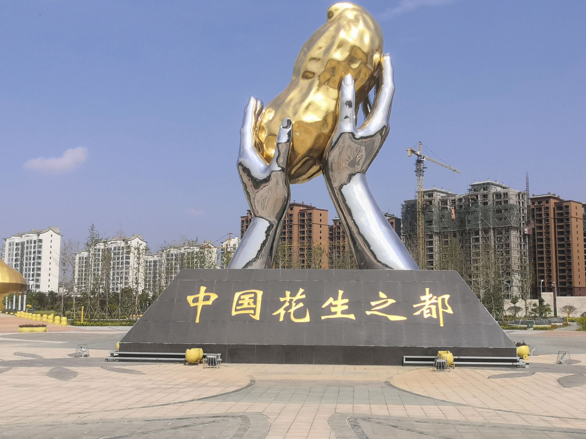 花生油  采用优质的红皮花生米，俗称四粒红，