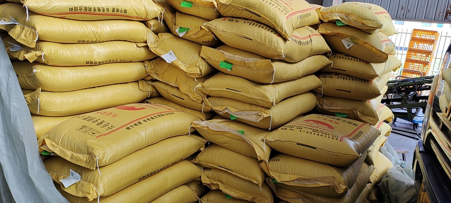 豆粕饲料  东方希望名门兔粮兔饲料长毛兔肉兔宠物兔实验兔全价