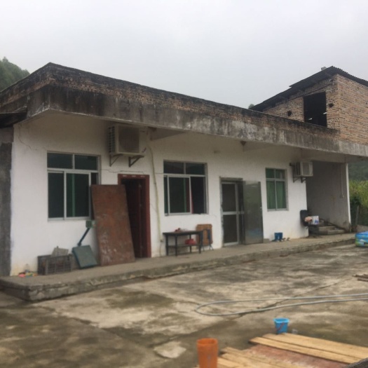 韶关旱地 广东韶关曲江农用设施用地300亩，设备水电齐全