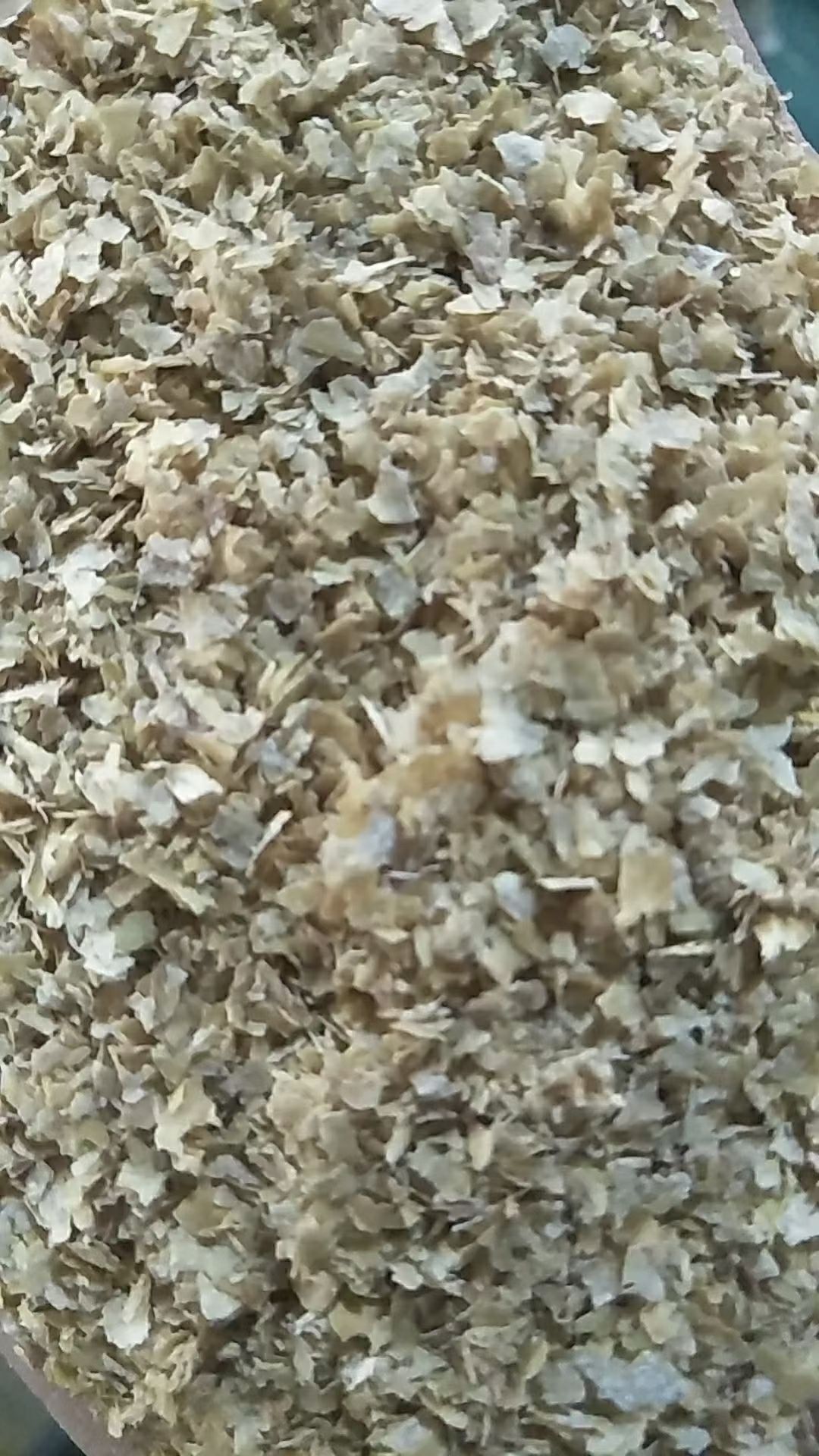 怀远县麦麸装车价格1400一吨，豆粕装车价格2500一吨