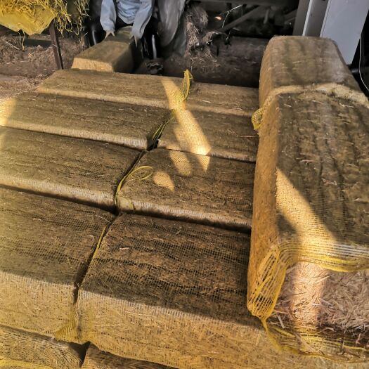 沈阳 常年出售烘干稻草，保证质量