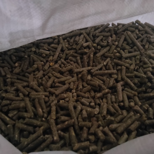 苜蓿草饲料 苜蓿草颗粒，苜蓿加玉米颗粒！