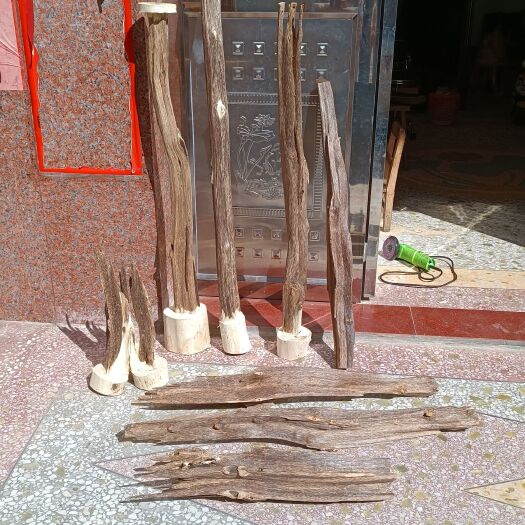 北流市沉香精品黑油摆件，沉香艺术品手工作