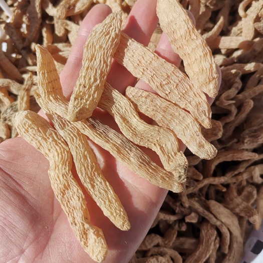 商南县深山小天麻，无硫全干的，特别适合炖汤泡酒使用，质优价美。