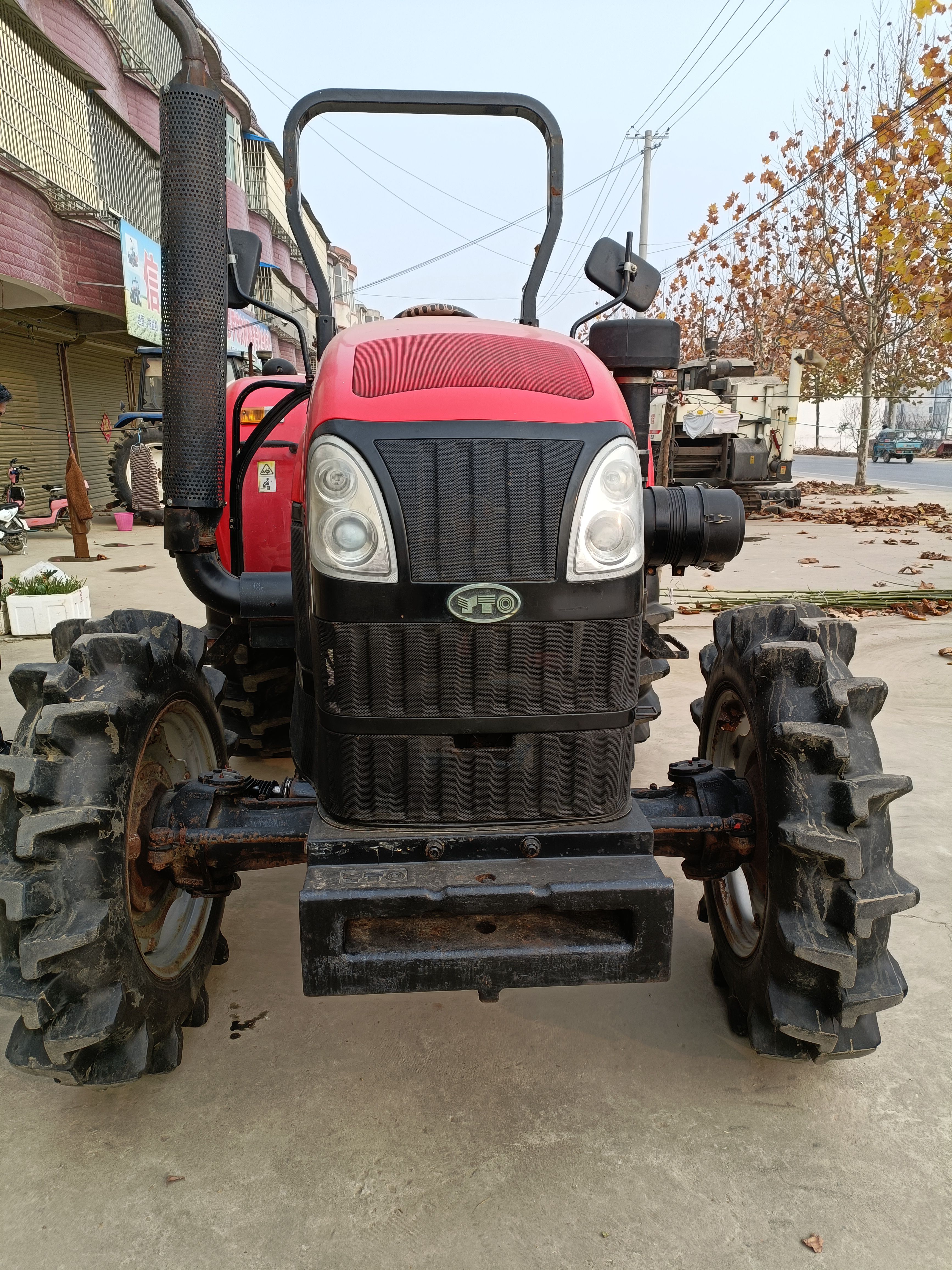 阜阳轮式拖拉机 出售一台东方红1004拖拉机19年出厂手续齐全需要的联系。