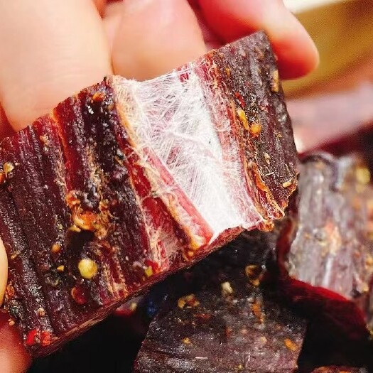 高原牛肉干：增强肌肉力量，牛肉含维生素b6，富含蛋白质