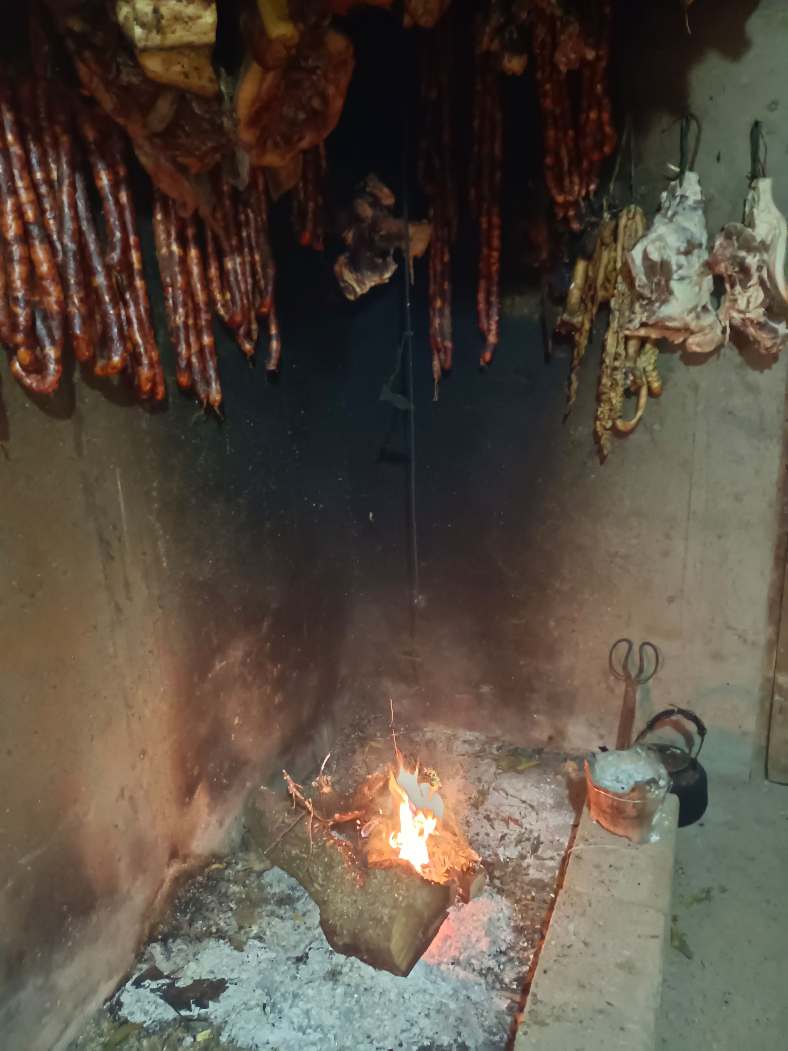 湘腊肉腊肠腊猪蹄 土家族正宗土猪薰肉