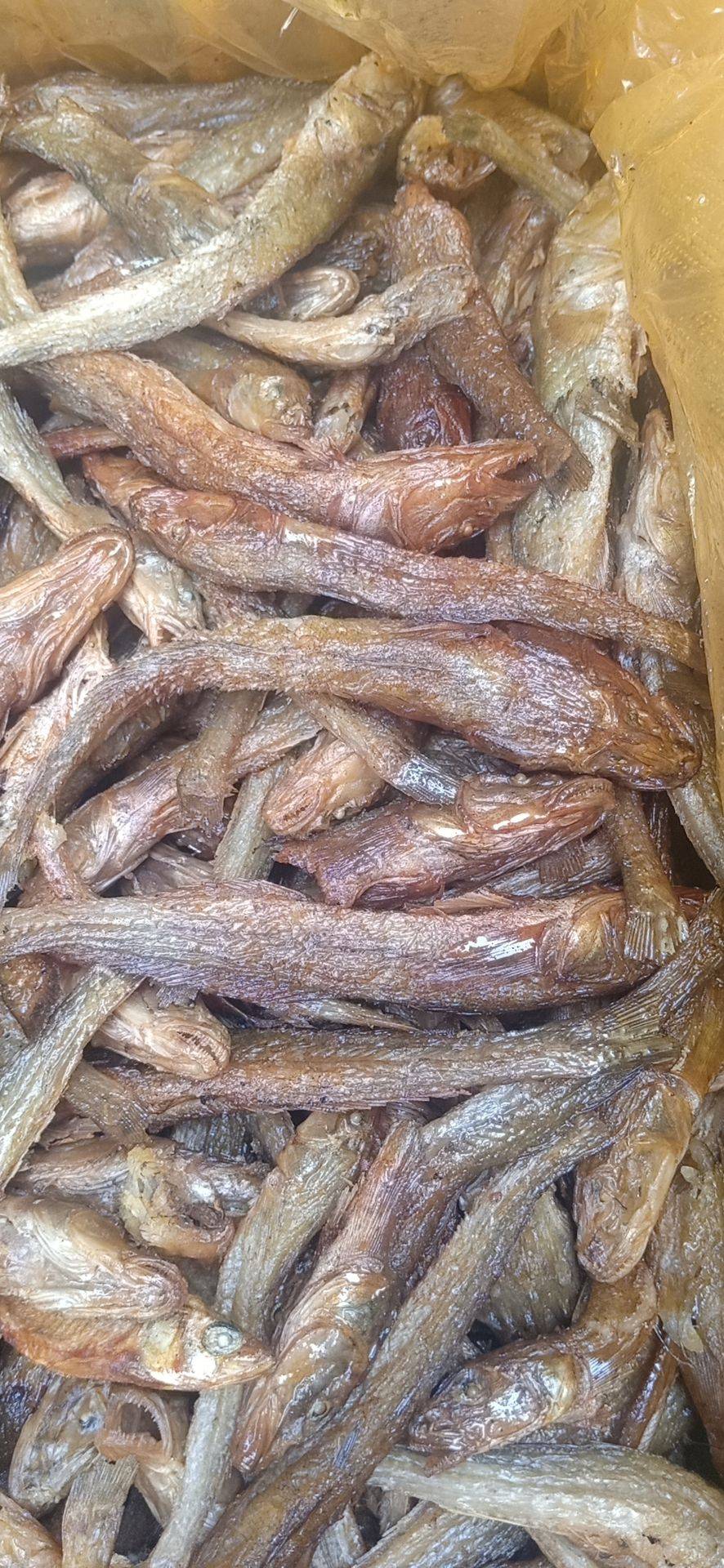 黄鱼干 小鱼干。烟熏的狗头鱼
