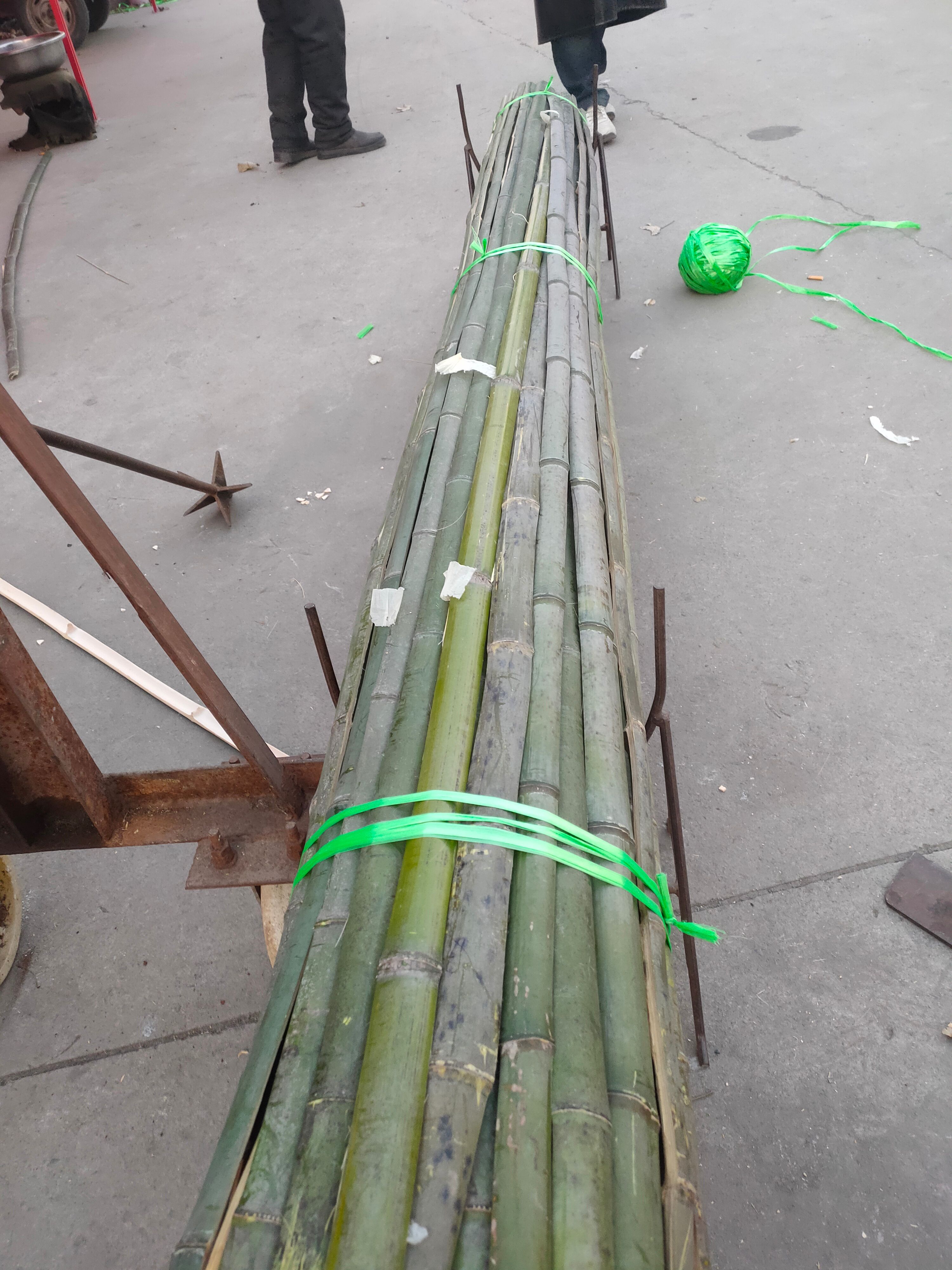 烤直竹竿竹片竹条，花圈竹条各种竹制品，2--8米，，