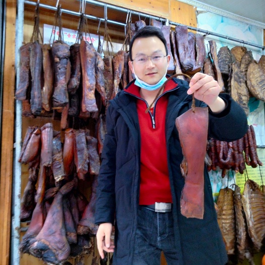 万源农村腊肉，得地理标志的腊肉。为什这价？就因为它～