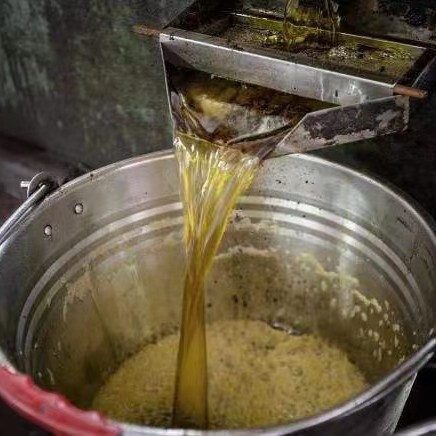 郴州 今年郴州山茶油普通比往年增产一倍左右现在价50左右为正常