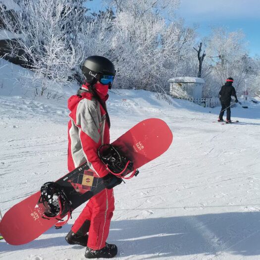 尚志市分级工 亚布力滑雪旅游度假村，高山滑雪，野外初中高滑雪教练。