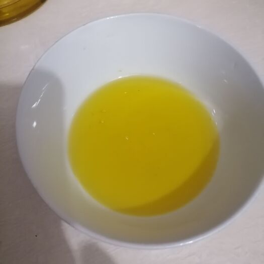 乐平市 农村特产山茶油，油品清澈透亮香味纯正。