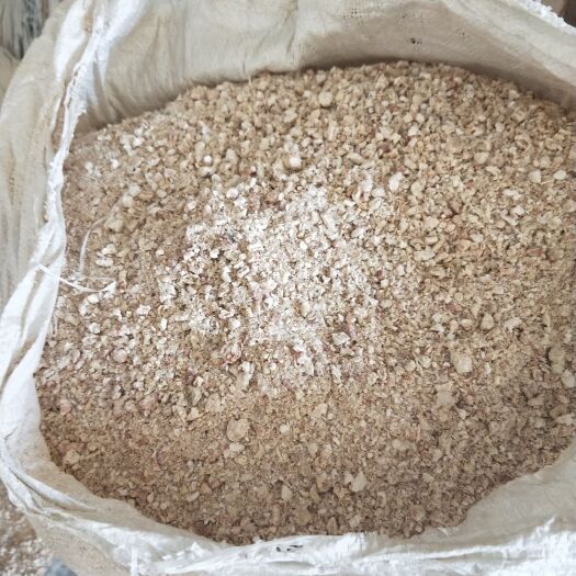 罗平县玉米芯  长年供应纯白食用菌原料   
  牛、马、羊好饲料