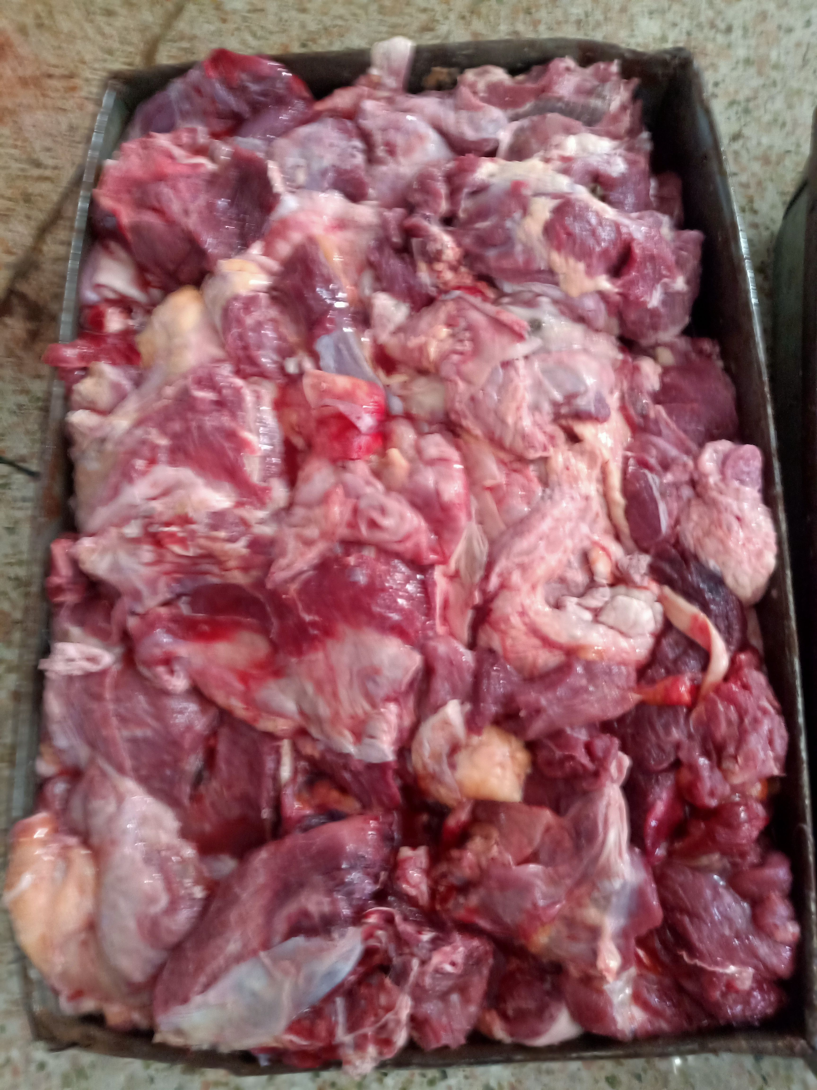 牛碎肉，拆骨肉，精修牛肉碎肉血管，筋皮，。质量优美，