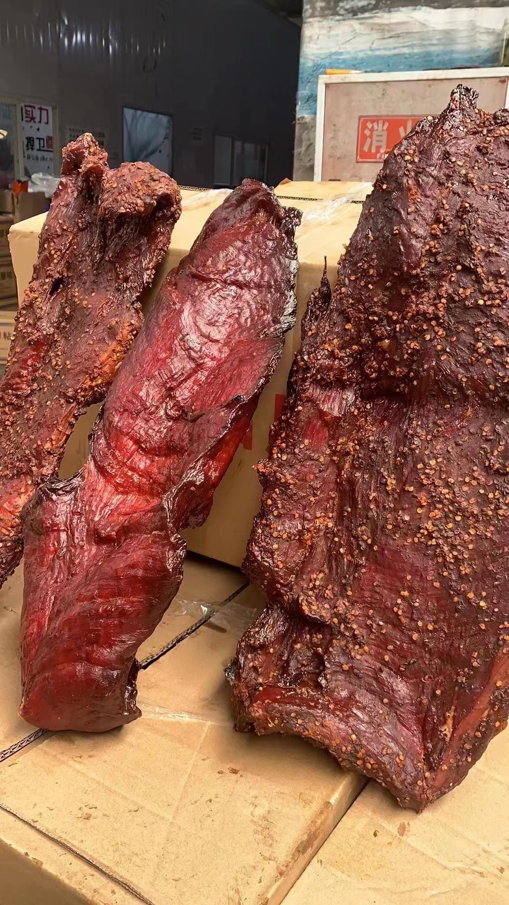 腊牛肉  牛肉类 麻辣大块肉，五香大块肉，厂家直销欢迎咨询