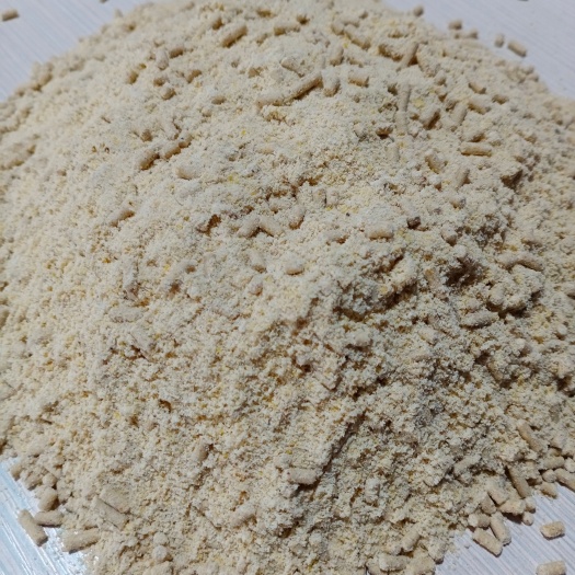 诸城市教槽料，小猪爱吃，长肉肉，壮实。