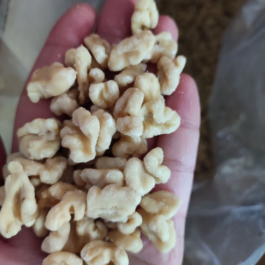 赞皇县脱衣烘干三路熟核桃仁，烘焙原料，物理脱衣，低温烘烤口感醇香。
