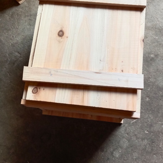 岑溪市蜂箱42中蜂厚1.4沉盖式30*30*42