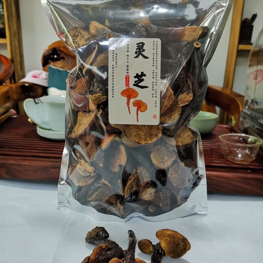 灵芝（云南普洱无量山、哀牢山原始森林深山赤灵芝）