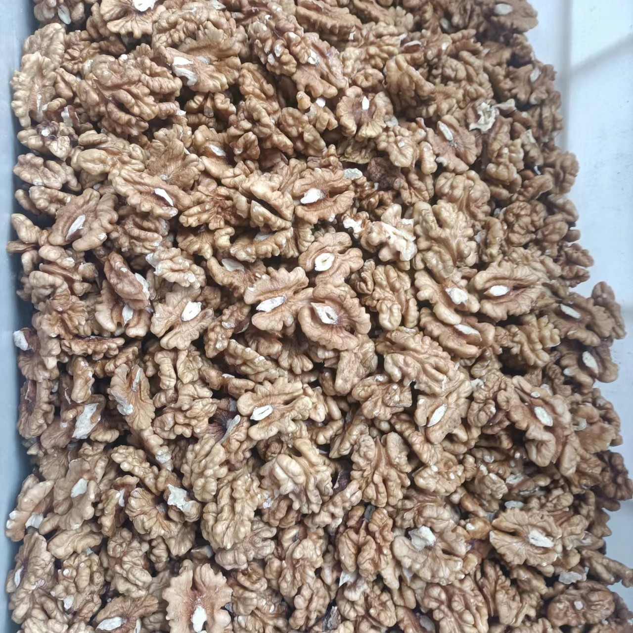 新疆幸福尖白核桃仁，片大饱满，专业厂家 只做核桃 品种齐全