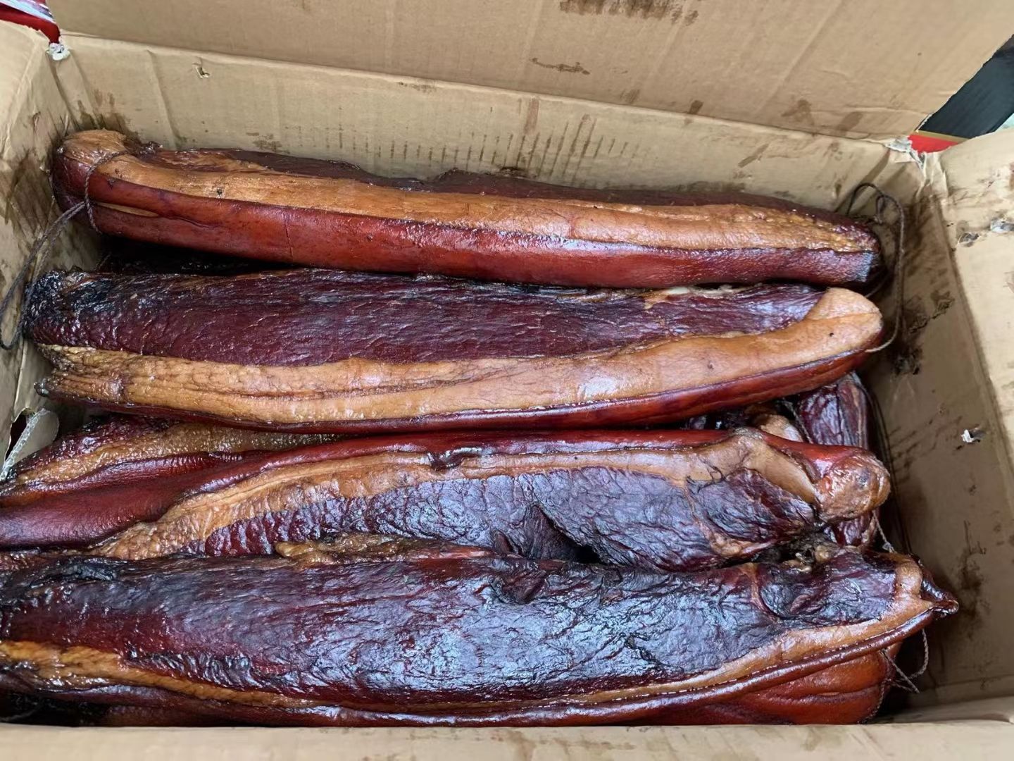 江湖地摊展销会货源，四川土猪腊肉烟薰腊肉批发