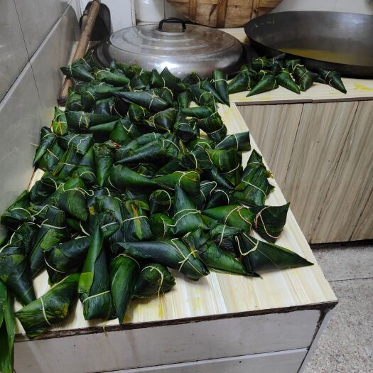 大余县黄元柴灰水粽子