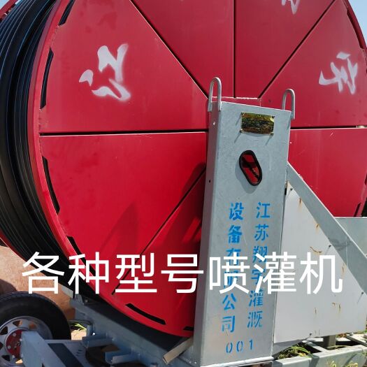 肇州县现代化喷灌机，省时省力，抗旱。