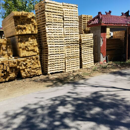 巩留县出售大量杨木托盘  各种尺寸  量大从优