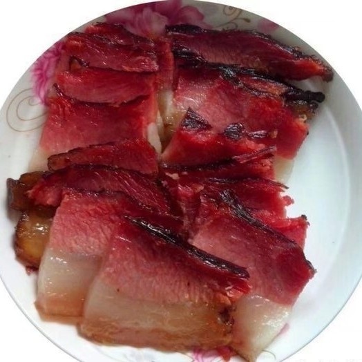 石泉县农户自养生猪腌制柴火烟熏腊肉