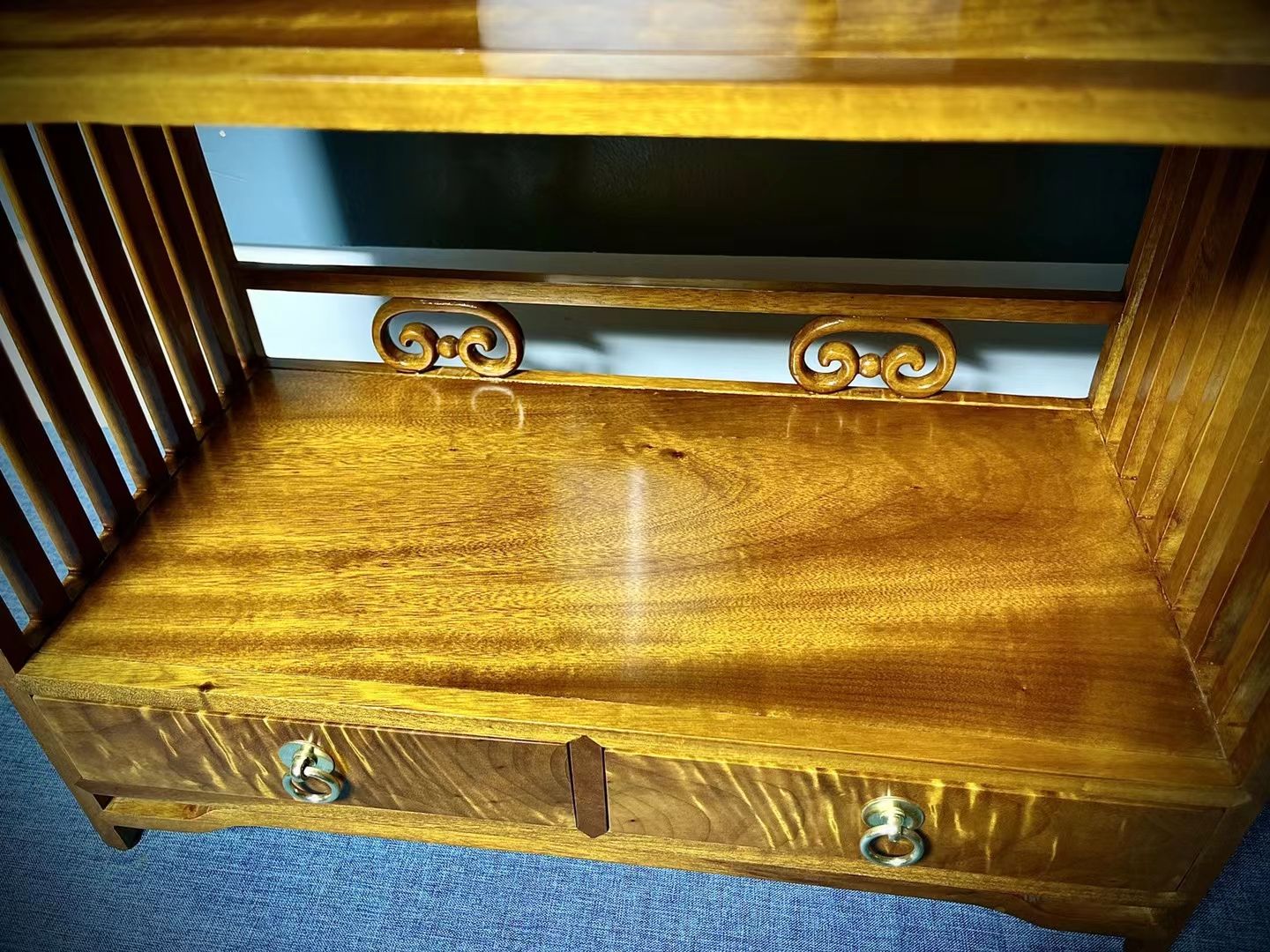 新品小叶桢楠树头料案上柜茶水柜小博古架金丝楠文雅书柜