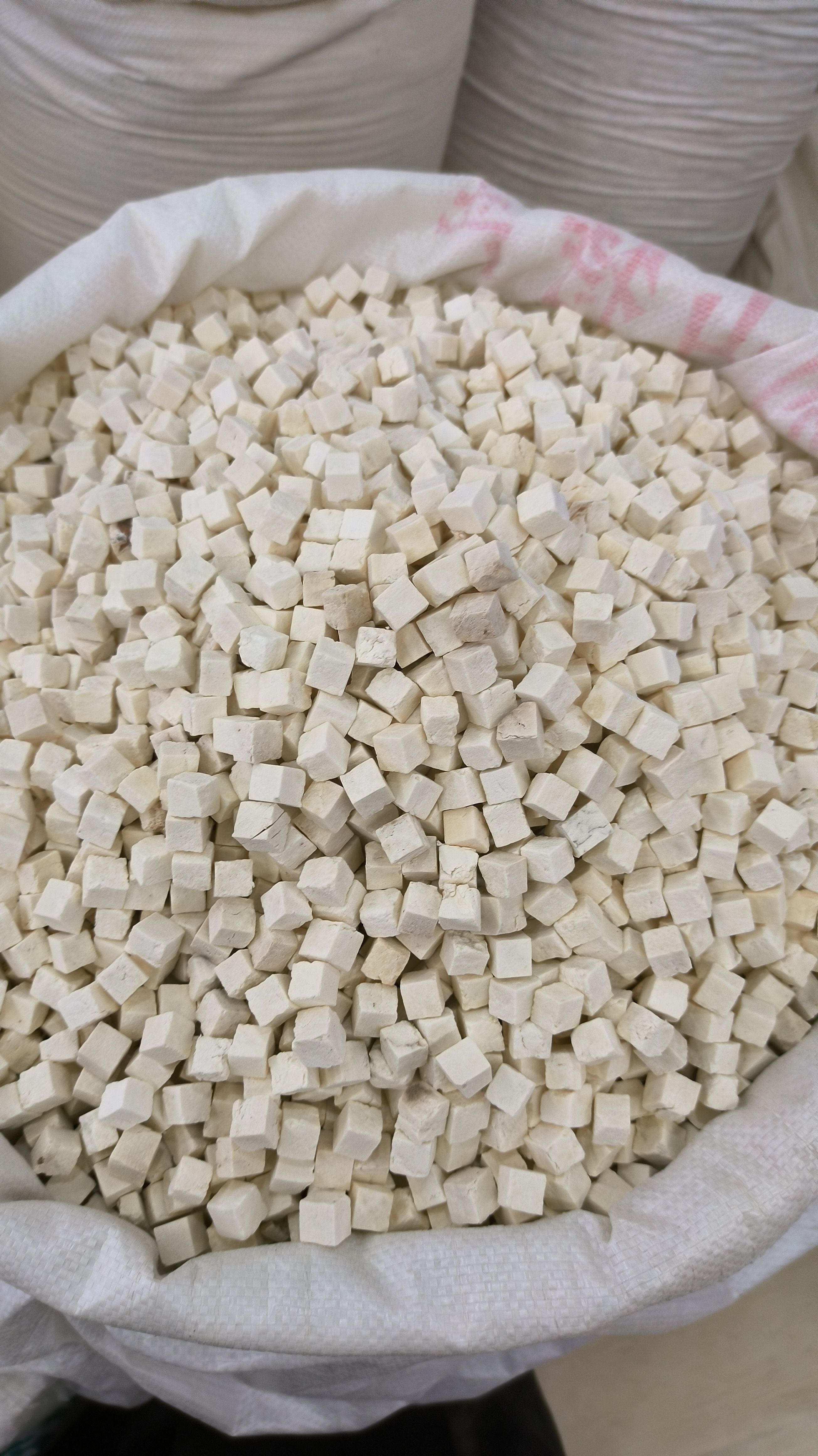 安徽精品茯苓丁白茯苓中心片丁茯苓碎常年加工量大 茯苓粉