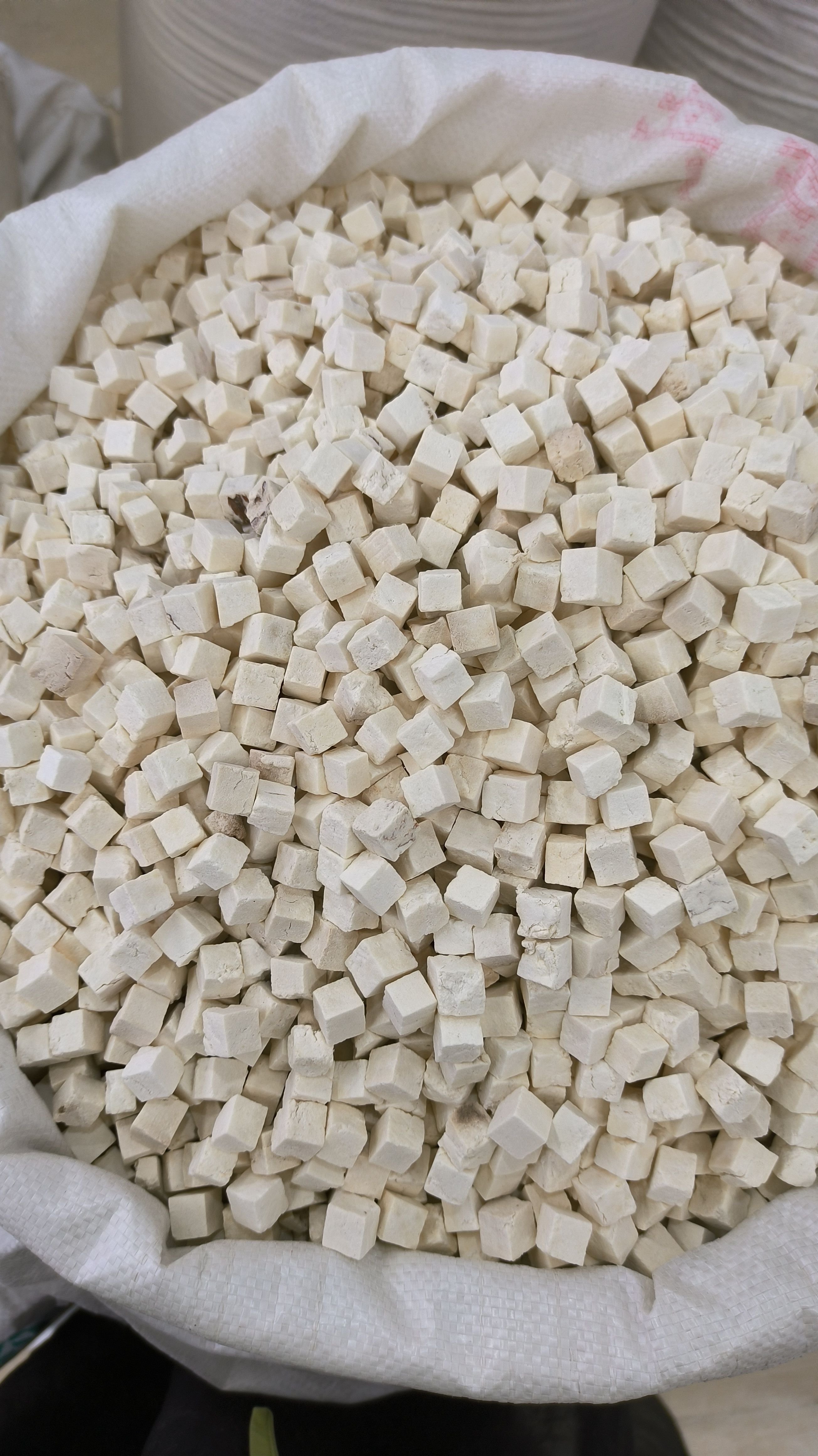 安徽精品茯苓丁白茯苓中心片丁茯苓碎常年加工量大 茯苓粉