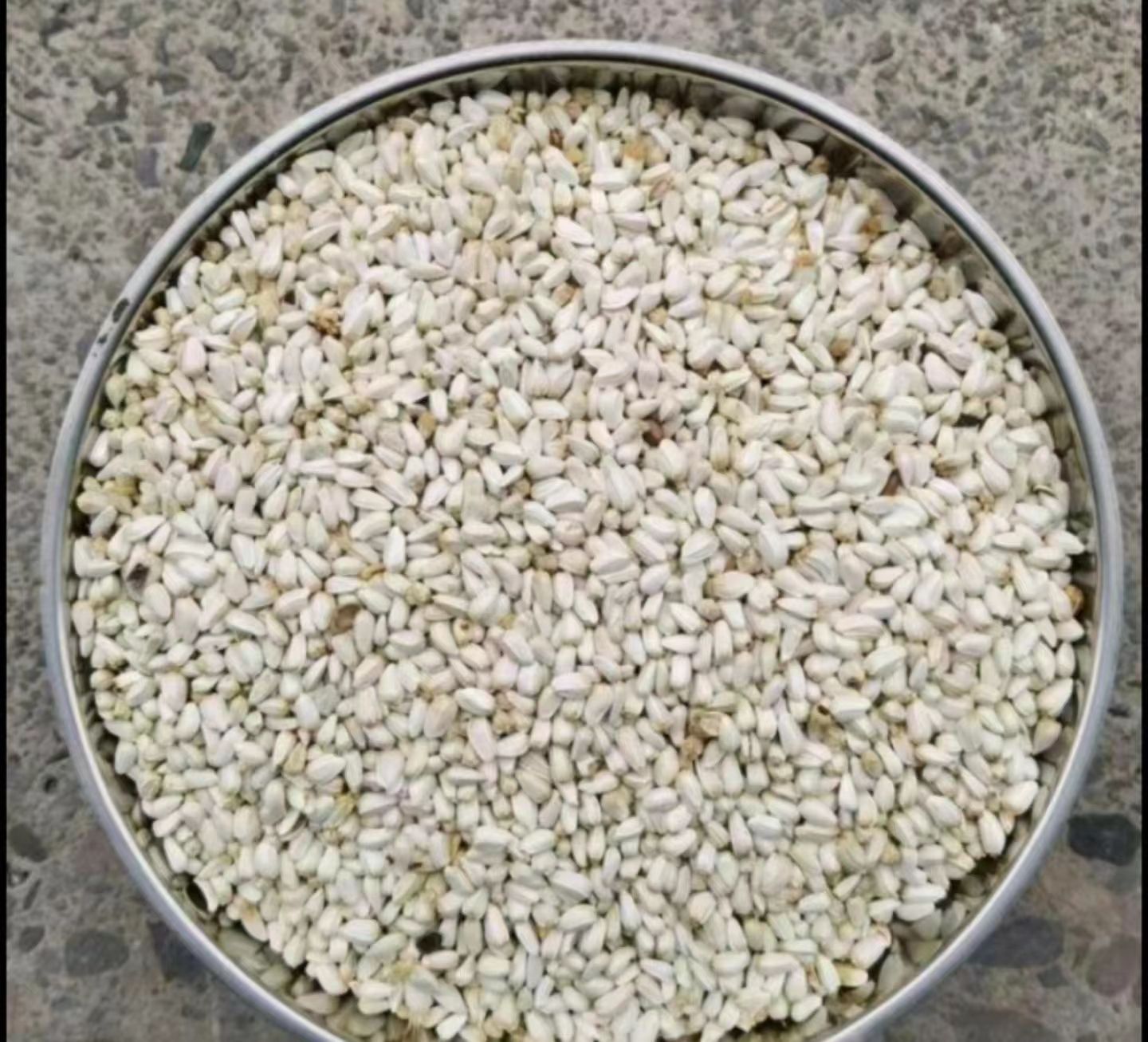 红花籽，可以榨油，库存有10吨，寻找长期合作采购商，欢迎咨询
