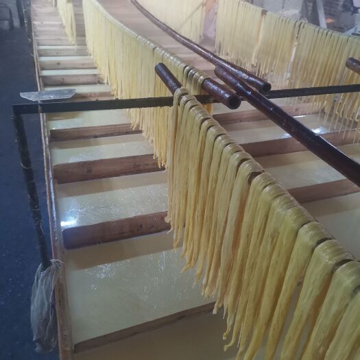 荔浦市主要供应圆枝腐竹，小泡腐竹，纯手工制作，欢迎全国客户来电合作