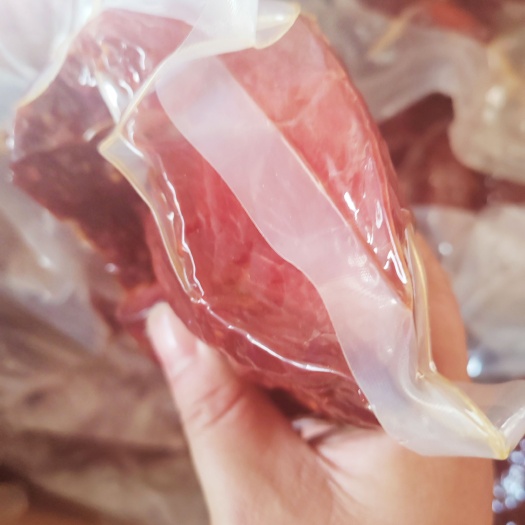 酱香肉，五香，麻辣，两种风格，厂家供应，品质保证，货源充足！